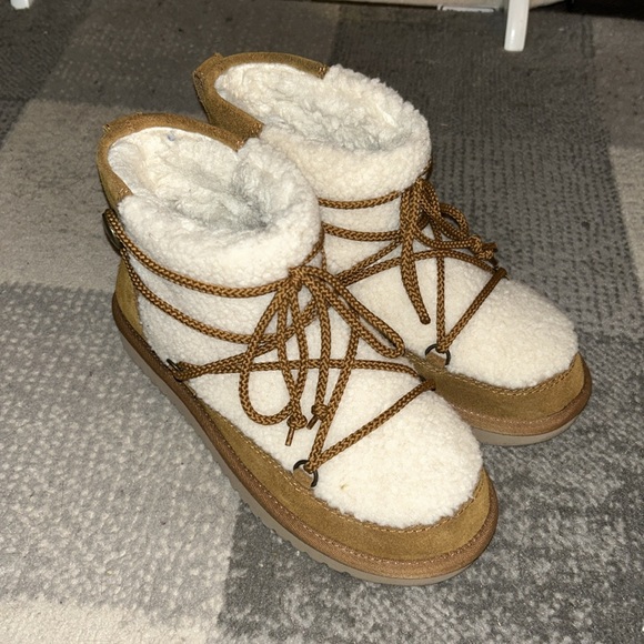 UGG Boots - Picture 3 of 5